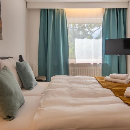 Hotel Clement - Bed & Breakfast Інгельгайм-ам-Райн Екстер'єр фото