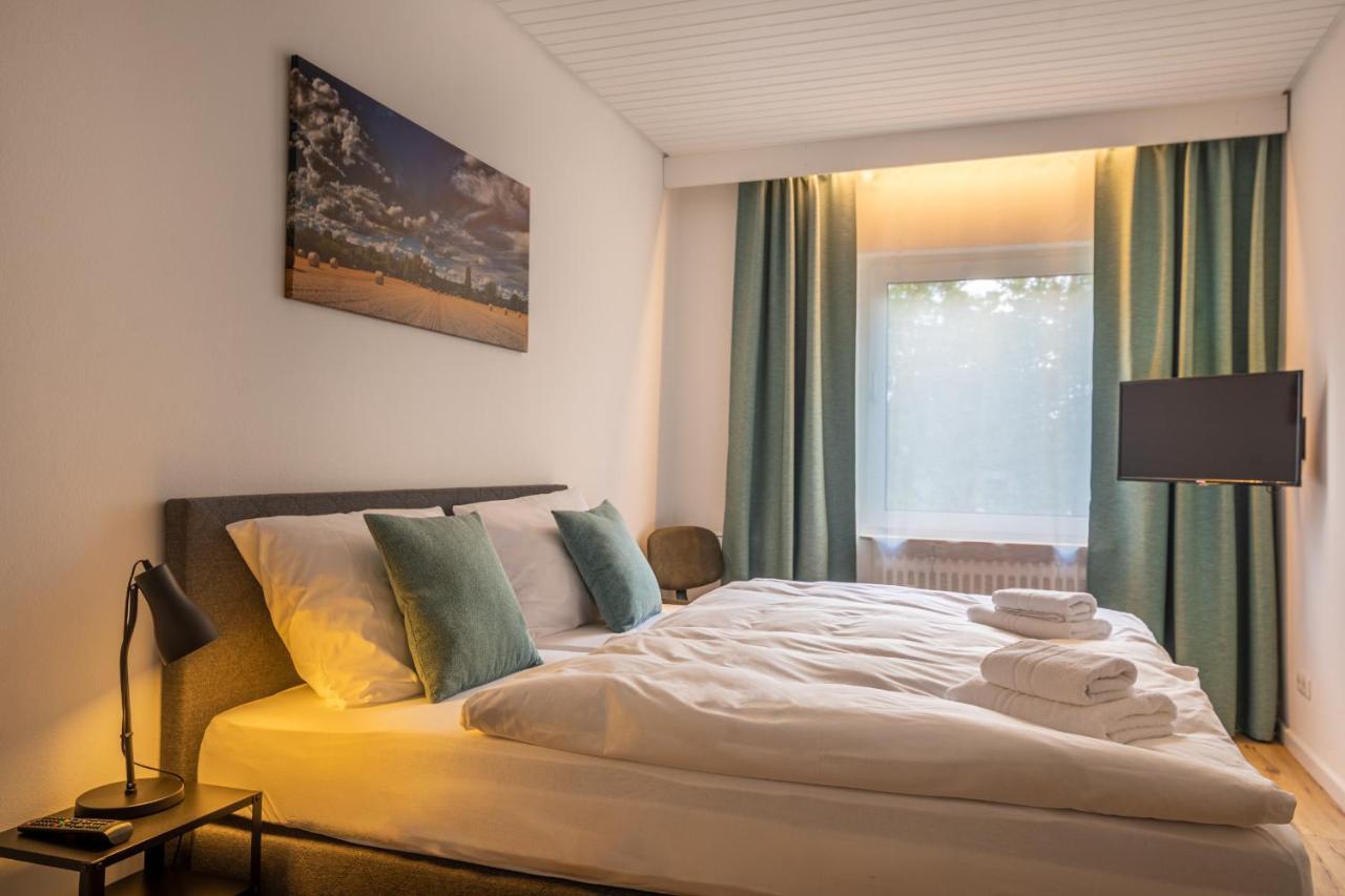 Hotel Clement - Bed & Breakfast Інгельгайм-ам-Райн Екстер'єр фото